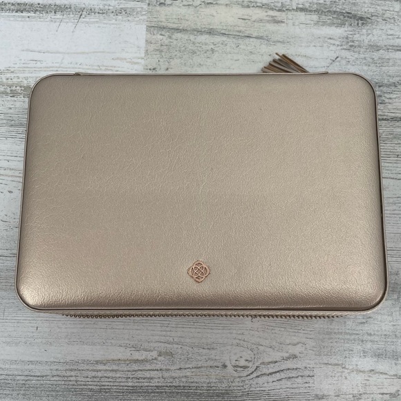 Kendra Scott Accessories - Kendra Scott Small Travel Jewelry Case in Rose Gold Vegan Leather